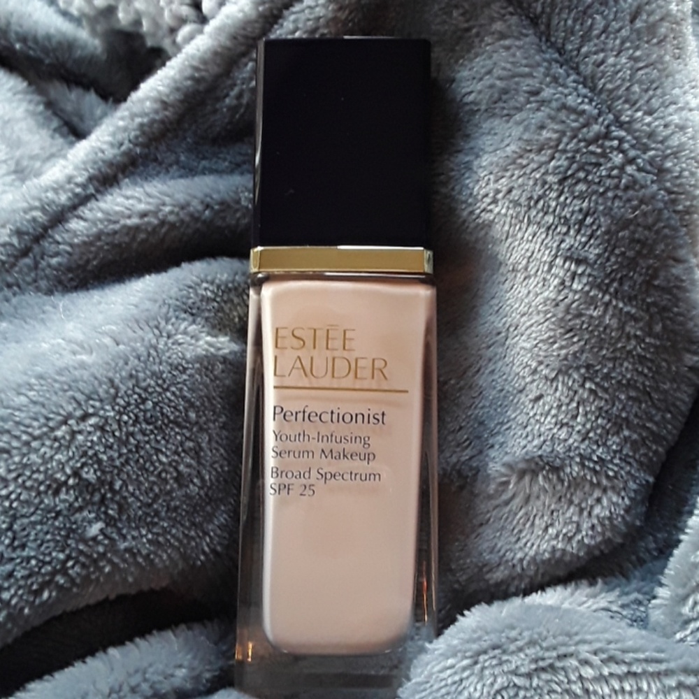 Estēe Lauder Perectioniat Youth-infusing foundatio